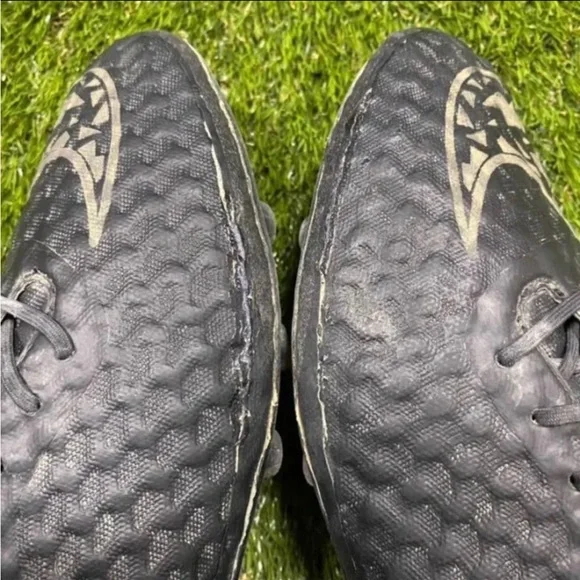 Nike hypervenom phantom 1 rare black color way ( size 9.5)Open to offers